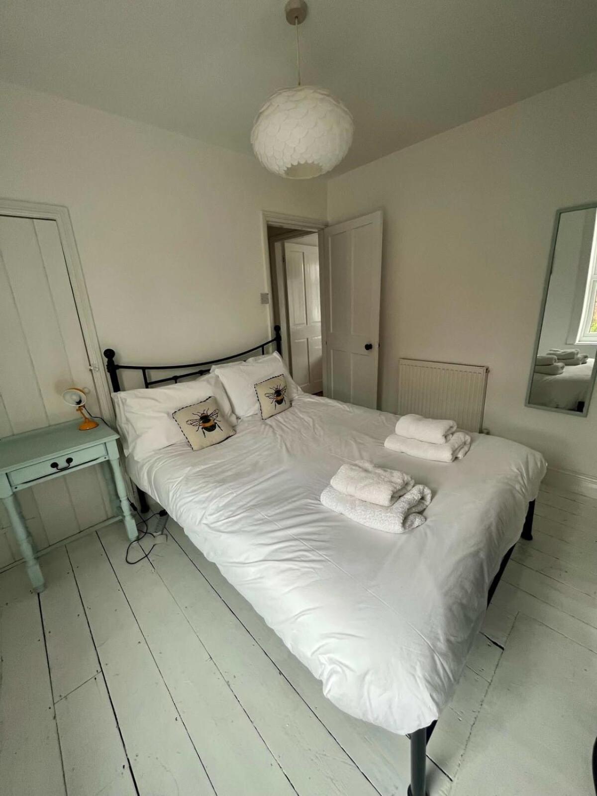 Cosy 2 Bedroom Victorian Townhouse In The Town Centre Bury St. Edmunds ภายนอก รูปภาพ